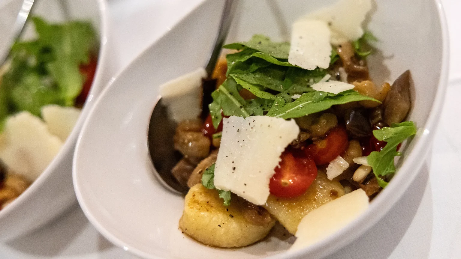 FlyingBuffetCarousel-03-Salat