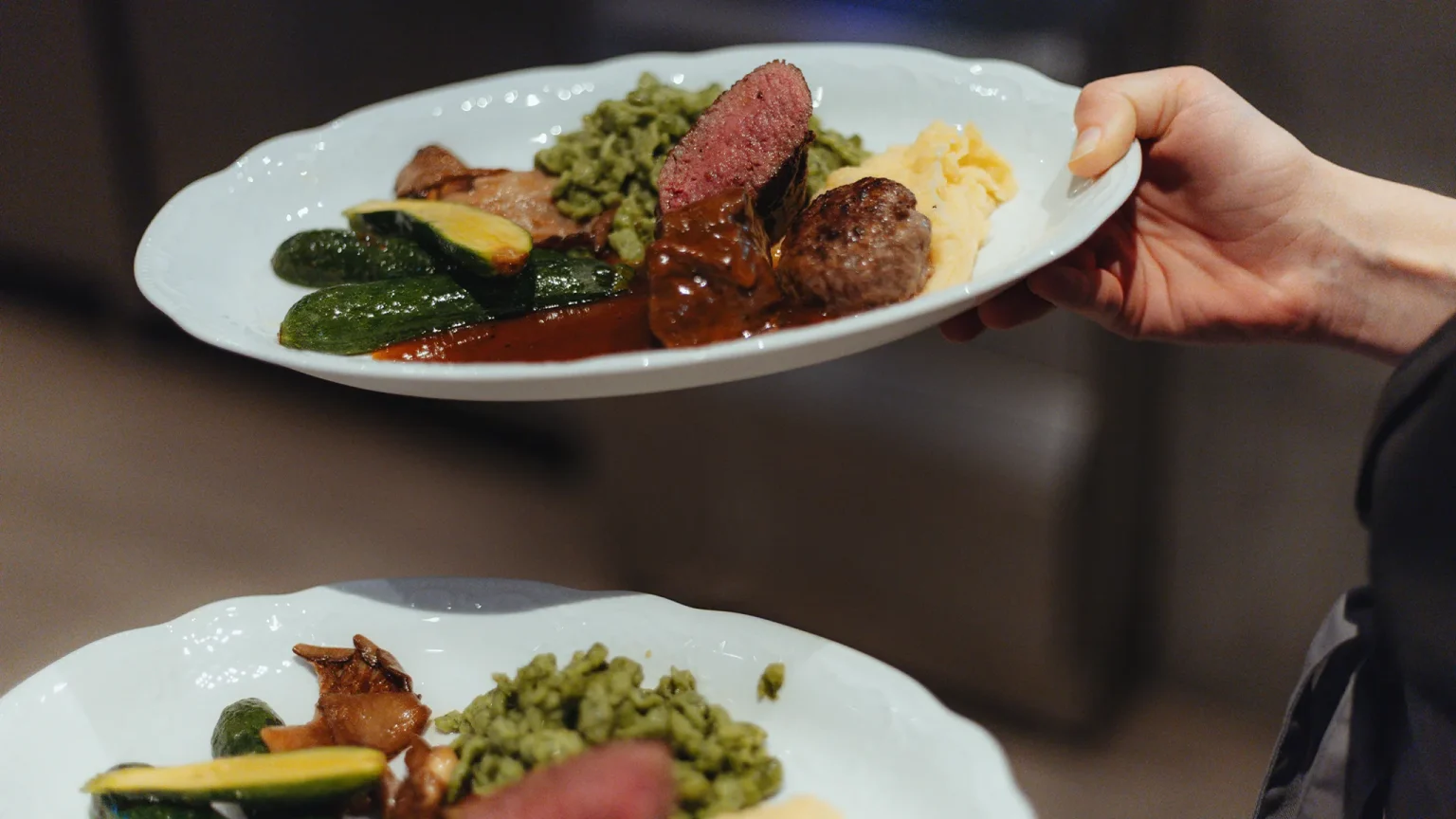 ServiertesMenuCarousel-01-HauptgerichtFleisch